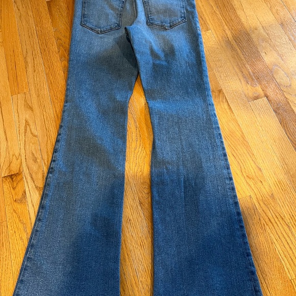 Good Classic Boot in Indigo027
Good American - Picture 4 of 4